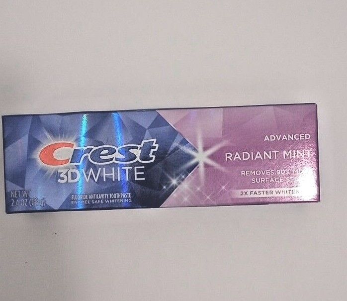 Crest 3D White Fluoride Anticavity Whitening Toothpaste, Radiant Mint, 2.4 OZ - Image 4