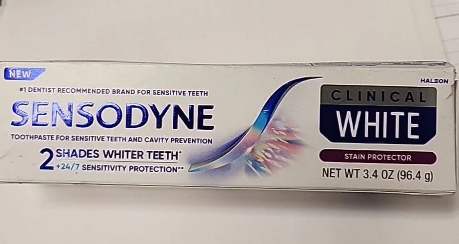 Sensodyne Clinical White Toothpaste 3.4 Oz, Mint Flavor - Image 2